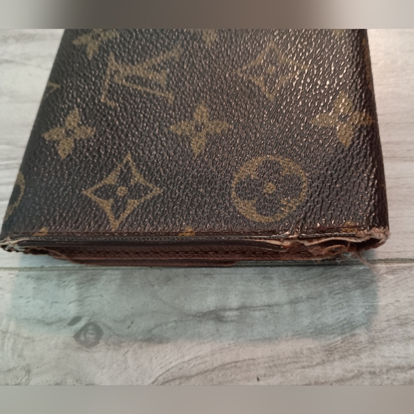 Louis Vuitton Monogram Tri Fold Wallet - Picture 3 of 16